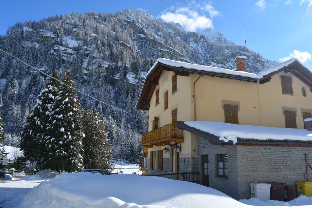 Hotel Villa Tedaldi Грессоне-Сен-Жан Экстерьер фото