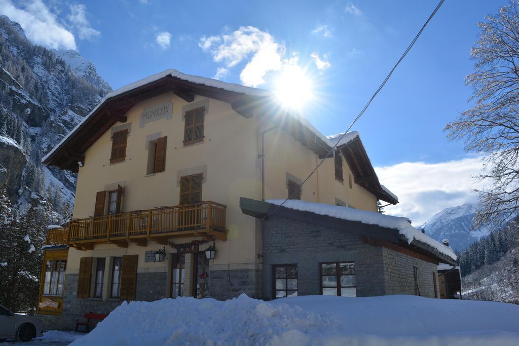 Hotel Villa Tedaldi Грессоне-Сен-Жан Экстерьер фото