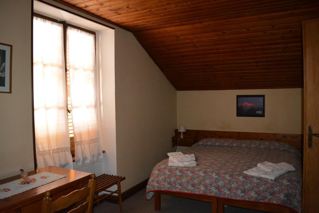 Hotel Villa Tedaldi Грессоне-Сен-Жан Экстерьер фото